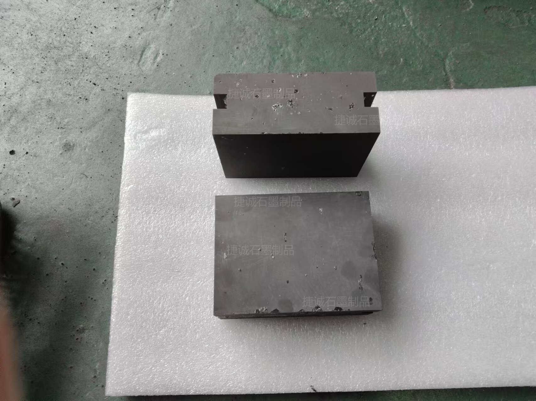 軟連接石墨塊，軟連接石墨電極，銅箔軟連接石墨治具，焊接成型石墨電極，銅箔軟連接石墨治具，軟連接石墨塊生產(chǎn)廠家，軟連接石墨塊加工廠