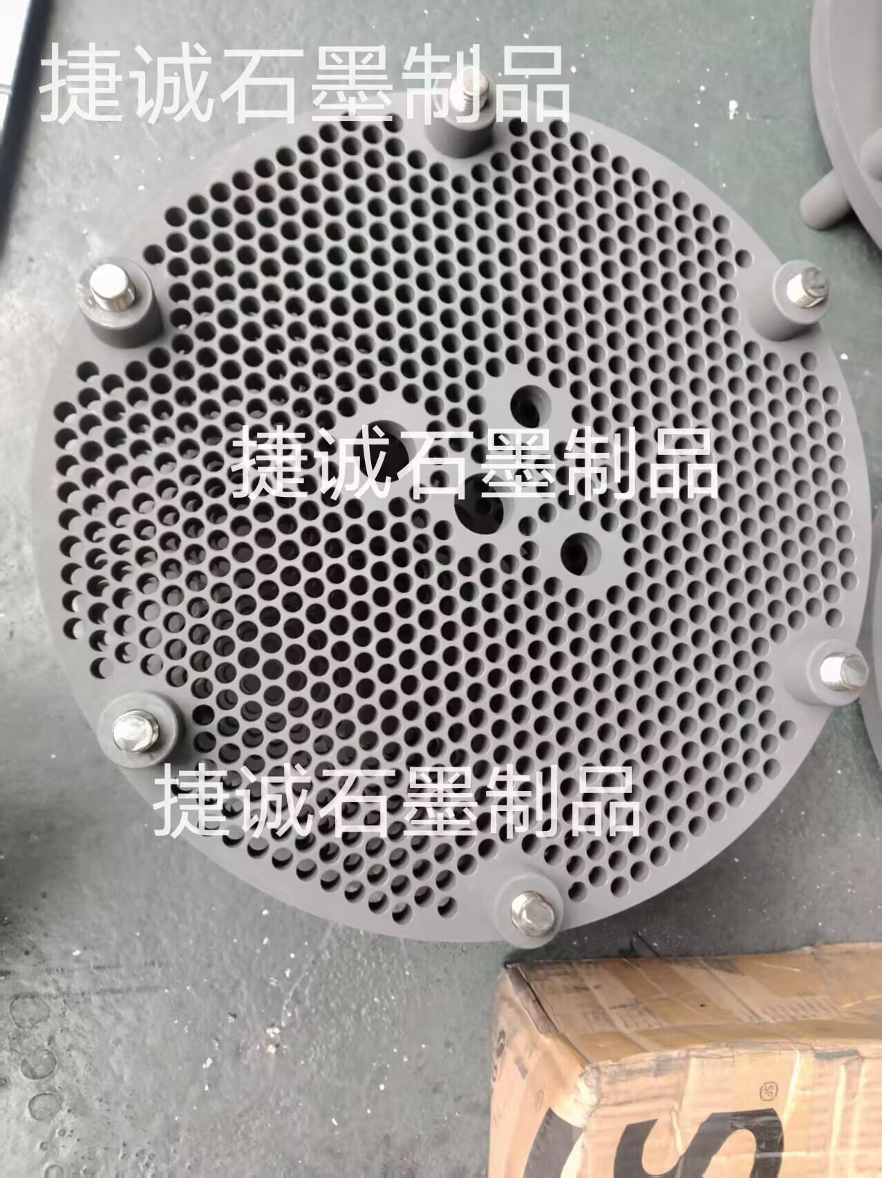 石墨盤，鐘罩爐燒結(jié)石墨盤，石墨盤加工，燒結(jié)石墨盤，石墨燒結(jié)盤，隧道爐石墨盤，石墨圓盤，銅管燒結(jié)石墨盤，石墨盤加工廠，石墨盤生產(chǎn)廠家