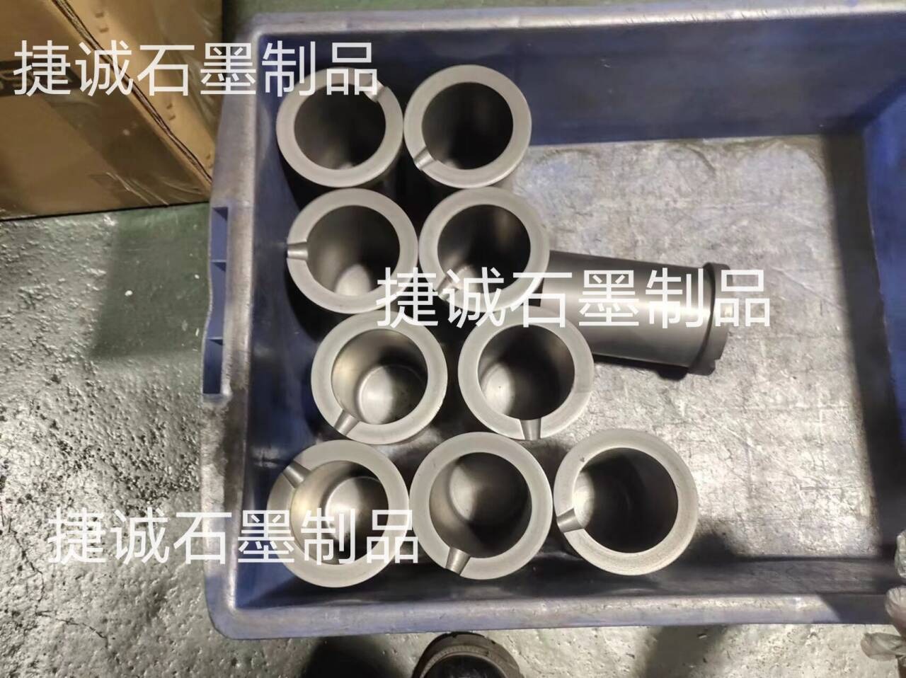 石墨熔煉坩堝，耐高溫高強(qiáng)耐用石墨熔煉坩堝，高純石墨坩堝，高純首飾實(shí)驗(yàn)室坩堝，冶煉黃金石墨坩堝，高純高密石墨熔煉坩堝，石墨坩堝加工，石墨坩堝生產(chǎn)廠(chǎng)家